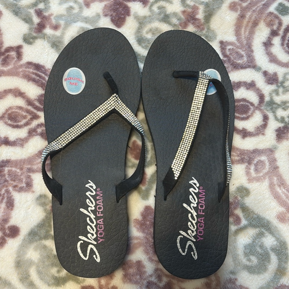 Sketchers yoga foam sandals